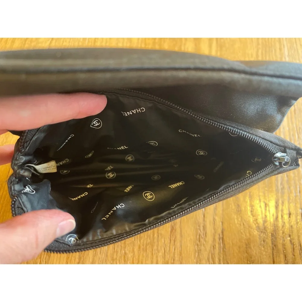 Chanel Parfums Black Satin Makeup‎ Bag Cosmetic Clutch Pouch Zip Logo CC Lining